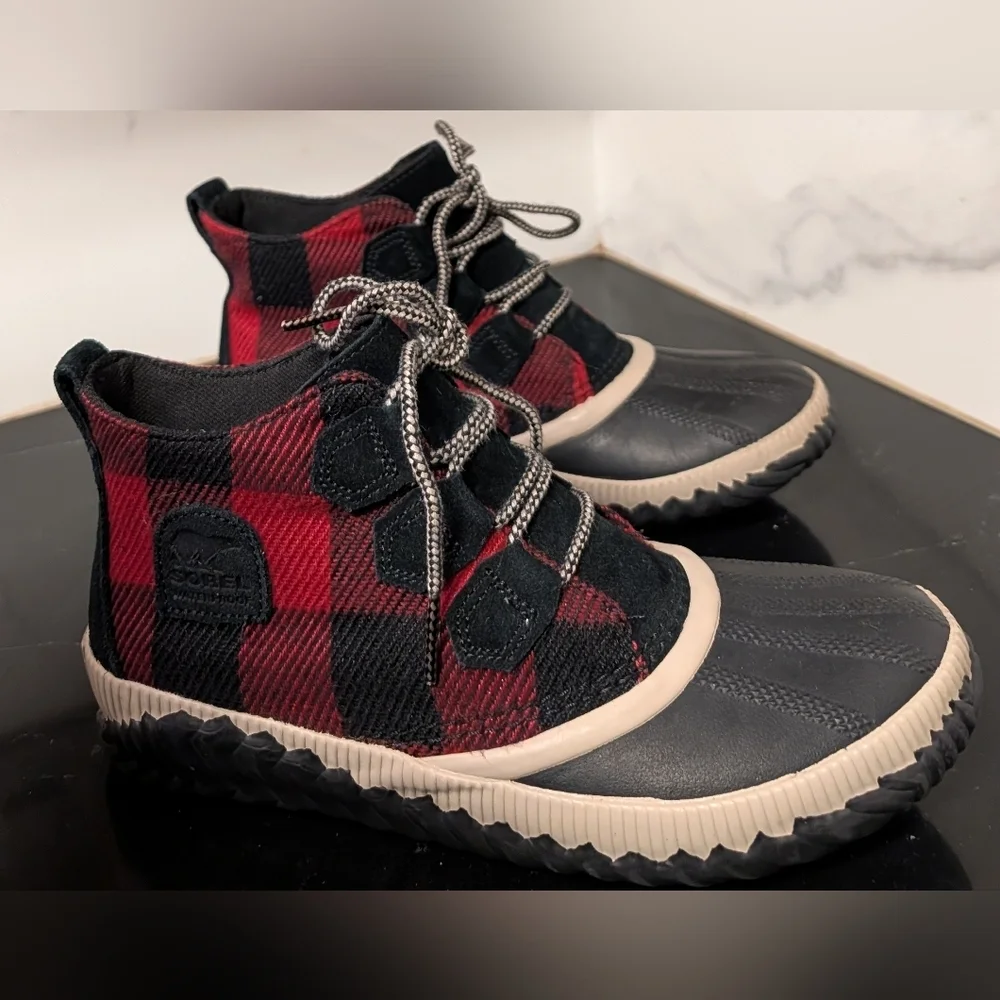 Sorel Out N About Plus Quilted Waterproof Boots Size 9.5 MSRP $120